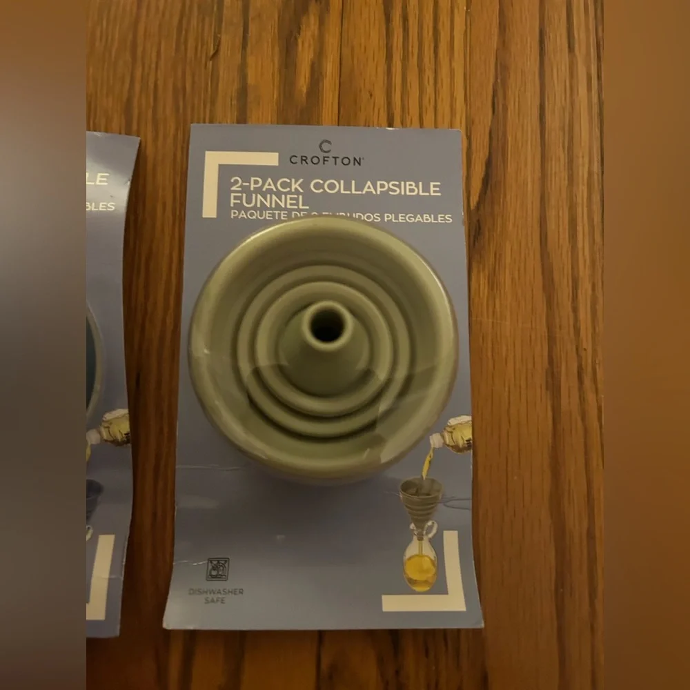 Lot: 2 Packs of 2 Packs (4 Total) Of Crofton Collapsible Funnels 1 Blue 1 Green